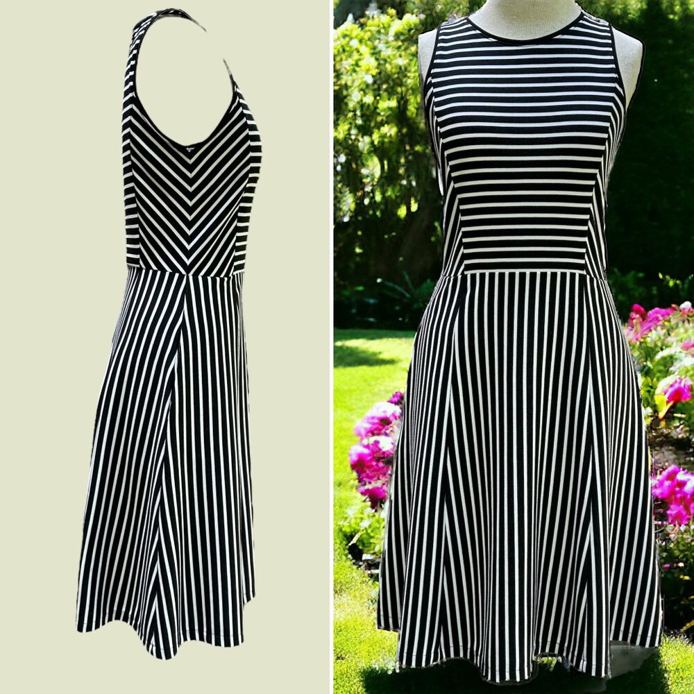 Banana Republic Ponte Dress Stripes 6 T Pockets Sleeveless Flare EUC Black White